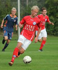 Futbol kariyerine silkeborg'da başlayan, daha sonra hollanda ekiplerinde ajax'ın yolunu tutan kasper dolberg, 2019 yılında 20.5 milyon avro bonservis bedeliyle nice'e transfer oldu. Kasper Dolberg Wiki Futbol Amino Amino