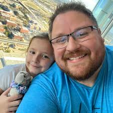 Recommendation for a photographer please!! We want outdoor fall photos  🍁🍁🍁