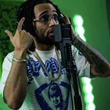 Stream Moon Ft Quentin Gilmore by Snoopy Dinero