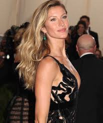 Gisele Opens Up About Getting Through Tough Times With Husband Tom Brady Blonde Hair With Highlights Gisele Bundchen Hair Hair