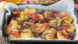 Pommes De Terre Oignon Tomate Au Four Page 2 A 2 Recettes Faciles Recette En 2020 Tomates Au Four Pomme De Terre Pomme