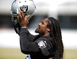 After two seasons playing for his hometown oakland raiders, marshawn lynch is not planning to play football again, league sources tell espn. Marshawn Lynch In 2019 Raiders Not Sure About Back S Intentions