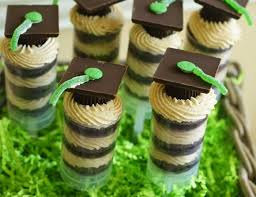 Still today one of my favorite things i had at a grad party that was six years ago was a taco salad in a chip bag!! 7 Easy Desserts To Make For Your Graduation Party