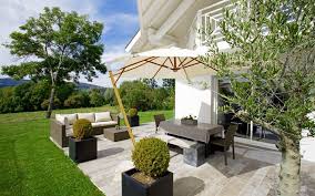 carrelages et gazon decoration de terrasse exterieure amenagement terrasse decoration terrasse