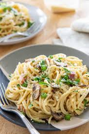Spaghetti Carbonara Easy Pasta Recipe With Creamy Sauce Easy Pasta Recipes Favorite Pasta Recipes Spaghetti Carbonara