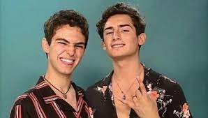 Mi marido tiene más familia ¿cómo fue para emilio osorio y joaquín bondoni grabar el primer beso de aristemo? Aristemo El Duo Musical De Mi Marido Tiene Mas Familia Que Se Convirtio En Voz De La Comunidad Lgbtq Luces El Comercio Peru