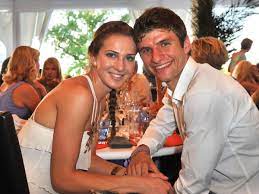 Thomas müller was born on august 4, 1964 in innsbruck, tyrol, austria. Thomas Muller Fruhe Hochzeit Mit Lisa Kein Fehler Fc Bayern