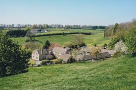 Agency network you may like or not like the idea, but the fact that the car is bigger then the city is irrelevant for the ad or its comprehension. Travelettes City Girls Vs Nature A Dose Of Olde English Charm In The Cotswolds Travelettes