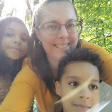 📣🍀 SÚŤAŽ 📣🍀 🎁 Vyhrajte 3x kartičky Čierny Peter spolu so zeleným  športovým vakom ! Podmienky pre zaradenie do žrebovania sú len dve 😊 1.  Potvrďte pod týmto príspevkom 👍 LIKE /