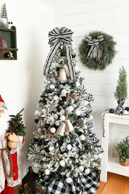 From blackwatch plaid with deep green and blue to a whimsical butterfly garden, check out these. Buffalo Plaid Christmas Decor Ideas Savvy Saving Couple