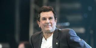 Διαθέτει δικό του στούντιο, όπου ηχογραφεί τη μουσική του, όντας όχι μόνο συνθέτης αλλά και στιχουργός , ενορχηστρωτής. Diarrh3h Stamath Spanoydakh Moy Eklepsan Mexri Kai Xrysoys Diskoys Ellada Thepressroom Gr