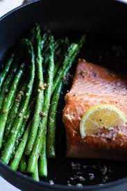 Garlic And Lemon Pan Seared Salmon And Asparagus An Easy And Healthy Meal That Can Be Made In Under 30 Minutes Dinner Recipe Seafood Health Salmon Recipes
