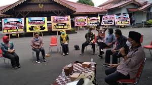 Pabrik sepatu kulit boot pria. Kantor Bupati Banyumas Banjir Karangan Bunga Admin Info Purwokerto Kami Dukung Aksi Heroiknya Halaman All Tribun Banyumas