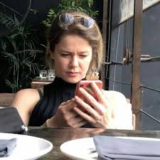 Burcu biricik, sosyal medyadan yaptığı paylaşımlarla hayranlarıyla iletişim kuruyor. Burcu Biricik On Instagram Mutlu Haftalar Burcubiricik Burcubiricik Throwback Queen Tbt Barisarduc Barisarduc Kuzgun