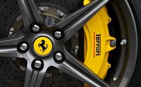 Although the front caliper has six pitons and the rear one 4 integrated with the electric parking brake, actually the two calipers are visually identical. Ferrari Wheel Painting In Miami Ferrari Rim Painting Miami Brake Caliper Painting For Ferrari In Miami