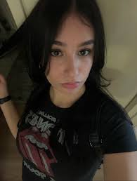 Just wanna say that this guy added me and continued to try and get me to  meet him and hangout with him after I expressed multiple times that I am 17  and