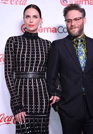 In long shot, out friday, seth rogen plays fred flarsky, a brooklyn journalist who gets hired as a speechwriter by secretary of state and presidential hopeful charlotte fields (charlize theron) and, as the title suggests. Charlize Theron And Seth Rogen Present Long Shot At Cinemacon