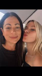 #lauramaressa #realtor #laura #Pool #losangeles #california #fyp #housing  #sunshine#motherdaughter #lunch