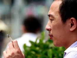 China bans government officials from smoking in public places