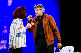 Las obras de teatro suelen dividirse en actos. La Obra Teatral Humo Crea Adiccion En El Publico Miajadeno Miajadas Hoy
