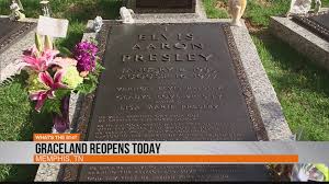 April 1912 in pontotoc county, mississippi, usa geboren. See Elvis Home Like Never Before Graceland Reopens To Public With Smaller Crowd Restrictions Wtaj Www Wearecentralpa Com