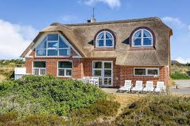 Grosses Poolhaus In Blavand Fur 8 Personen Und 2 Hunden Esmark Ferienhaus Danemark Ferienhaus Danemark Blavand Pool Haus