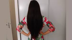 Les cheveux courts, 12 cm de votre crâne en le déplaçant sans cesse. Cheveux En V La Coupe Tendance Que L On Peut Faire Chez Soi
