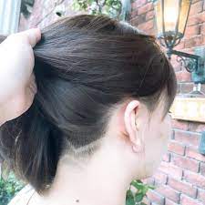 まつむらもえはinstagramを利用しています 女の子刈り上げました サイドも刈って ネープはくくったときに遊びゴコロを加えて 刈り上げ女子 ツーブロック女子 ツーブロックショート ベージュカラー ボブヘア ボブスタイル 個性派ヘアー そりこみ ツー