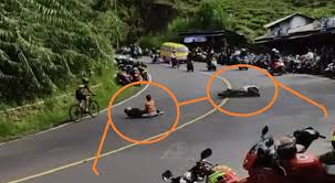 Cewek cantik jepang naik motor ninja mp3 & mp4. 2 Muda Mudi Naik Ninja 250 Jatuh Saat Cornering Di Puncak Sunmori