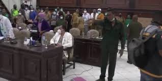 Semoga hasil yang telah dicapai bisa diterapkan pada pekerjaan sehari hari dan bisa. Rdp Dewan Dan Nakes Di Gedung Dprd Sikka Ricuh Baju Safari Dirobek