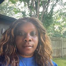 Gigi Hadid is turning the kitchen into a runway, getting Eddie Jackson