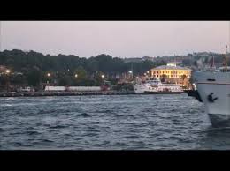 Istanbul U Dinliyorum Gozlerim Kapali Basimda Eski Alemlerin Sarhoslugu Los Kayikhaneleriyle Bir Yali Dinmis Lodoslarin Ugultusu Icinde Canal Structures