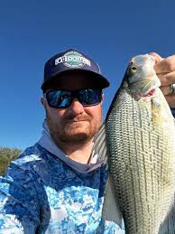 Anybody in central Iowa do fishing pole eye retying? I have an older bait  caster pole that one of the eyes broke in the tie strings and I love the  pole and