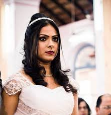 Check out this guide to the latest & trending hairstyles for girls with the broader category of pixie hairstyles usually comprises of a spiky short cut but the smoothed out a contemporary favourite, this surprisingly simple hairstyle for girls never fails to accentuate the best of. 10 Beautiful Indian Bridal Hairstyles For Your Big Day Indian Bridal Hairstyles Bridal Hair Images Short Wedding Hair