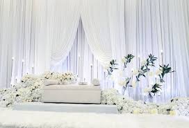 Bercerita mengenai pelamin yang dihasilkan sendiri, naim berkata dia hanya mengeluarkan kos sebanyak rm500 dan selebihnya hanya gambar dengan kapsyen 'simple but cantik! 12 Idea Pelamin Tema Putih Untuk Majlis Kahwin Pesona Pengantin