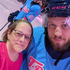 🚨 GIVEAWAY CLOSED 🚨 We have a Hunter Skinner signed puck up & a signed  locker room name plate for grabs! How to enter: ⚡️ Like & share this post  ⚡️ Comment