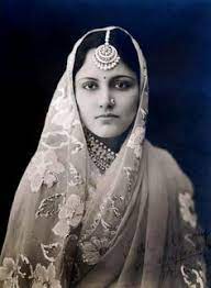 You just need a slave to lick you endlessly. 23 Rajmata Sahiba Ideas Rajmata Vintage India Gayatri Devi