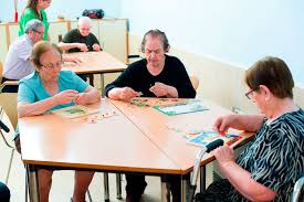 En el adulto, el juego se asocia al tiempo libre y tiene la finalidad de. Ludoterapia Para Ancianos Y Sus Beneficios Residencia Zarzuela