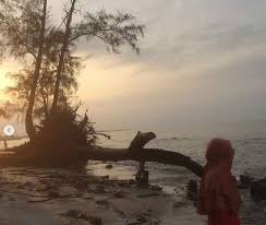 Pantai cermin juga merupakan salah satu objek wisata di kabupaten sergai dengan pemandangan dan pantainya yang indah. Pantai Cermin Harga Tiket Masuk Lokasi Spot Foto Terbaik 2021