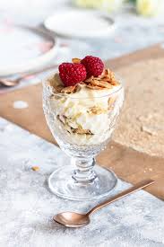 Bienenstich Dessert Im Glas Rezept Von Madame Dessert In 2020 Dessert Im Glas Einfach Nachtisch Ohne Kochen Dessert Im Glas Ohne Backen