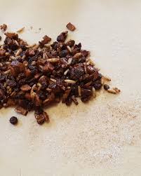 Se questa è la ricetta base dell'attorta, nella rocciata vengono aggiunti anche fichi, marmellata, uva sultanina, pinoli, mandorle, cannella e vaniglia. Rocciata Ricetta Antica Umbra Come A Casa Tua Blog