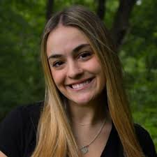 Officially a University of Iowa alumni 🎓🥹 A bittersweet weekend but so  much to celebrate and be proud of! Thankful for the last 4 years at Iowa  🖤💛