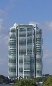 The miami tower is this city's iconic skyscraper built in a semicircular shape. Edificio Santa Maria Miami Mapio Net