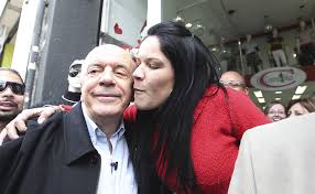Filiado ao partido da social democracia brasileira (psdb), é senador pelo estado de são paulo. Jovem Beija Serra 27 09 2012 Poder Fotografia Folha De S Paulo