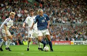 Czech Rep 2 Italy 1 In 1996 At Anfield Fabrizio Ravenelli Comes Forward For Italy As They Seek A Equaliser International Football Football Photos Soccer Field