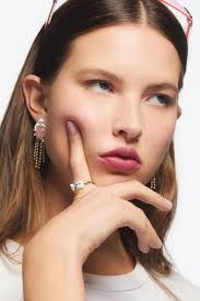 NÉRÉIDES LOVES ANIMALS