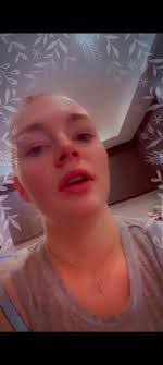 Samantha Duval's Instagram, Twitter & Facebook