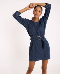 Une robe fluide qu'on aime porter en toutes circonstances ! Robe En Jean Avec Ceinture Bleu Denim 781508683a06 Pimkie