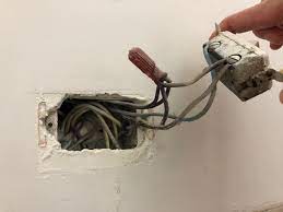 While some dimmer switches may cause led bulbs to flicker, this version is compatible with nearly 1,000 popular led lightbulbs. Why Does My Led Light Flicker When Turning It On Using A Dimmer Switch Home Improvement Stack Exchange