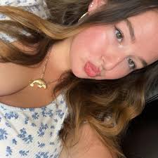 Who can make custom vinyl and acrylic signs in Port St. Lucie by Saturday?